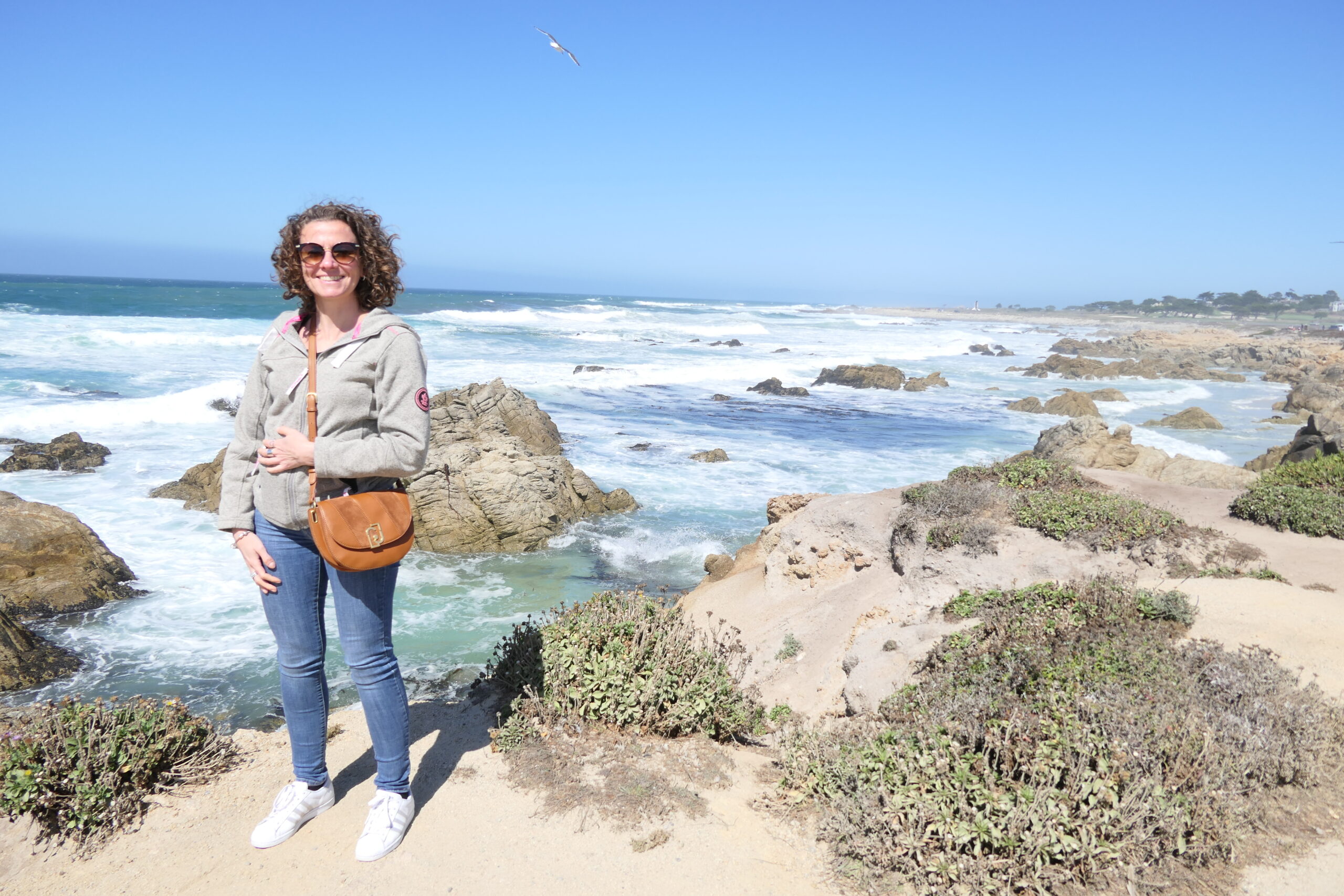 Votre Travel Planner, Claudine Guiliani, sur la côte, le long de la Highway 1, en Californie, entre San Francisco et Los Angeles (Etats-Unis)